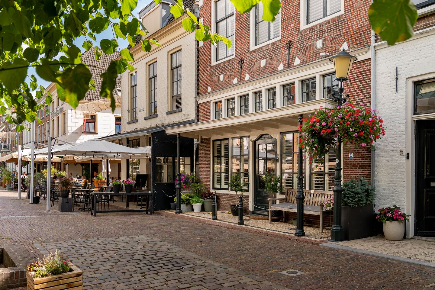 View photo 2 of Beekstraat 35