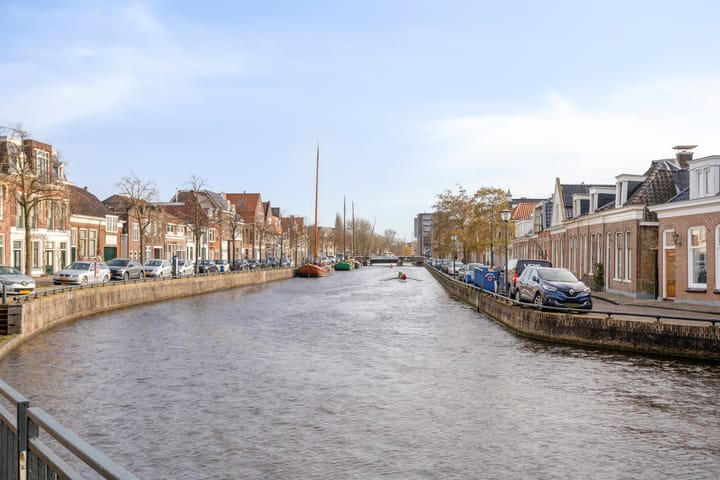 Hoekwoning te koop: Harinxmakade 46, Sneek