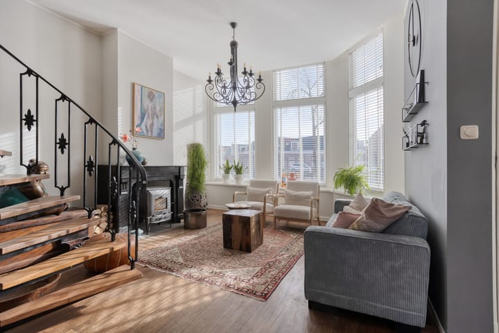 Hoekwoning te koop: Harinxmakade 46, Sneek