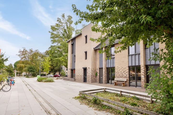 Tussenwoning te koop: Douglashout 93, Eindhoven