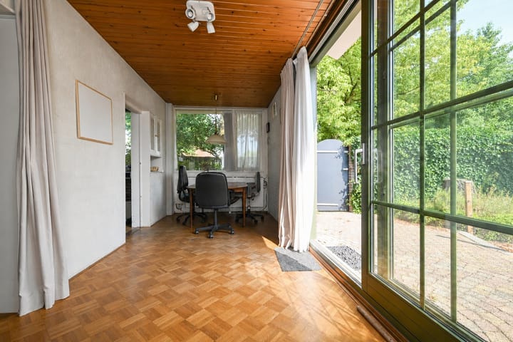 Hoekwoning te koop: Zwaluwlaan 77, Bussum