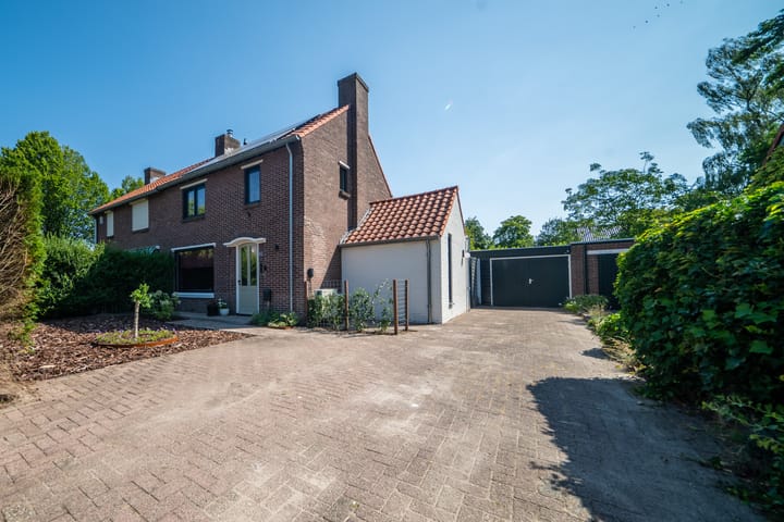 Twee-onder-één-kap te koop: Wollenbergstraat 13, Waalre