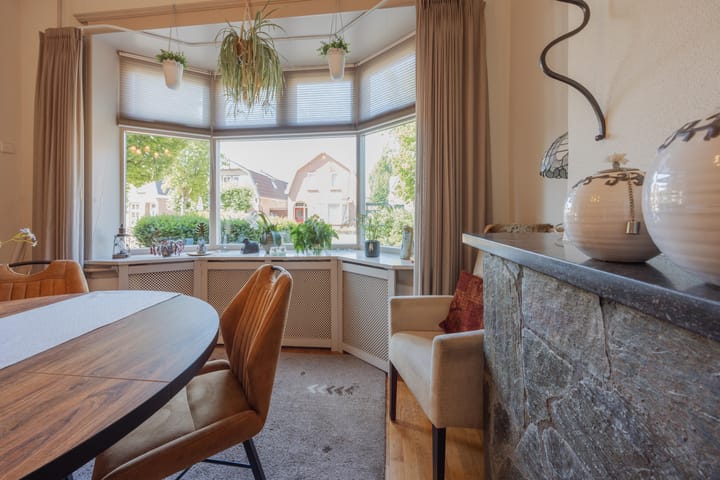 Hoekwoning te koop: Julianalaan 93, Raamsdonksveer