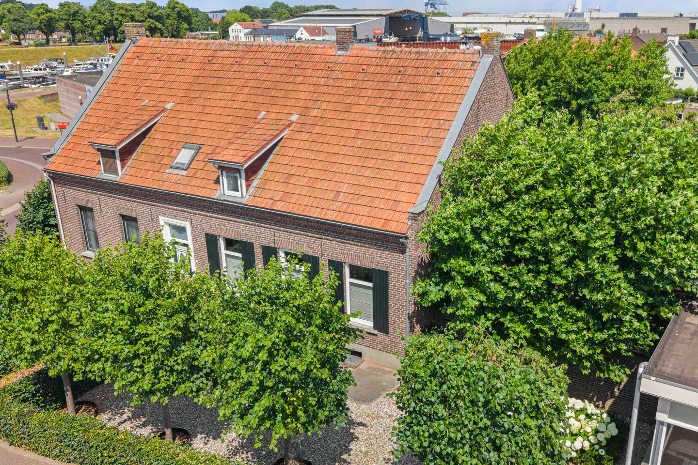 Photo 44 of Brugstraat 5