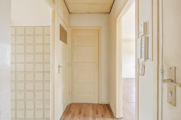 Studio te koop: Hermanus Coenradistraat 2-2, Amsterdam