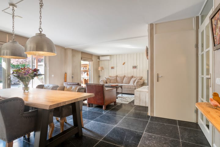 Tussenwoning te koop: Jozef Israëlslaan 28, Almere