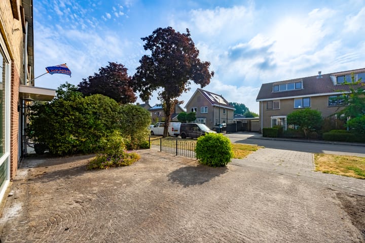 Hoekwoning te koop: Jhr. van Sypesteynlaan 38, Loosdrecht