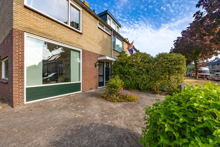 Hoekwoning te koop: Jhr. van Sypesteynlaan 38, Loosdrecht