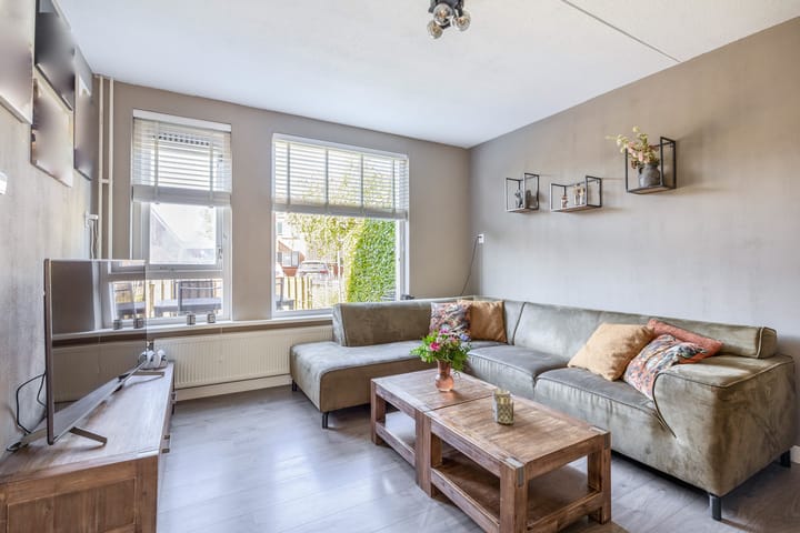 Tussenwoning te koop: Molenzicht 167, Dirksland