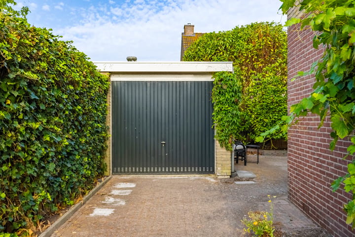 Hoekwoning te koop: Jhr. van Sypesteynlaan 38, Loosdrecht