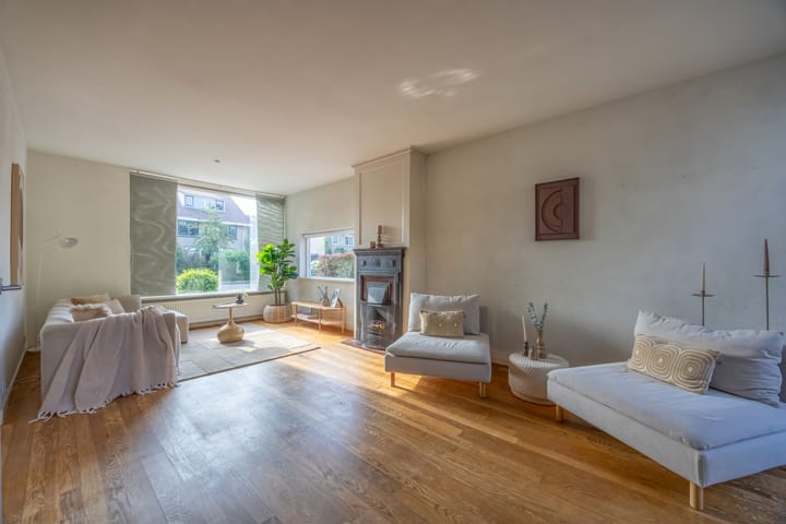 Hoekwoning te koop: Jhr. van Sypesteynlaan 38, Loosdrecht