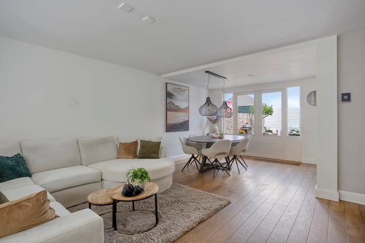 Twee-onder-één-kap te koop: Arendsweg 79, Beverwijk