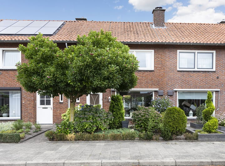 Tussenwoning te koop: meeuwenstraat 3, Oldenzaal
