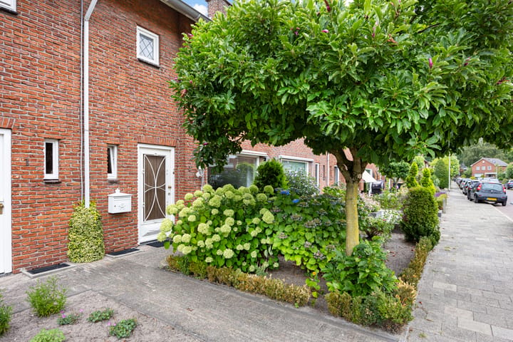 Tussenwoning te koop: meeuwenstraat 3, Oldenzaal