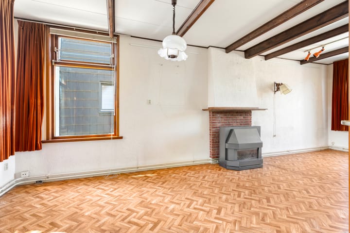 Twee-onder-één-kap te koop: van Beekstraat 63, Landsmeer