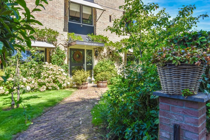 Twee-onder-één-kap te koop: Steffenshein West 24, Laren (Nh)