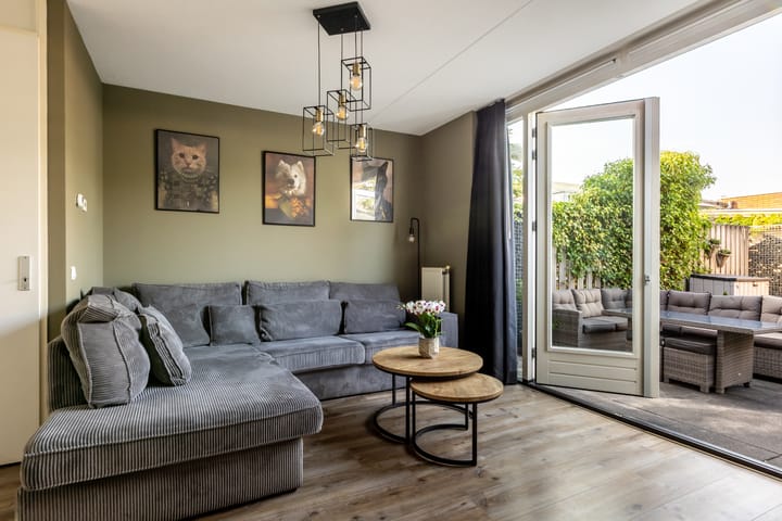 Tussenwoning te koop: Burgemeester Snelplein 3, Moordrecht