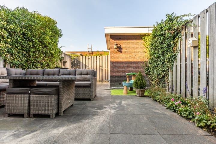 Tussenwoning te koop: Burgemeester Snelplein 3, Moordrecht