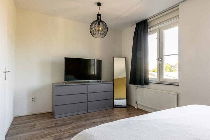 Tussenwoning te koop: Burgemeester Snelplein 3, Moordrecht