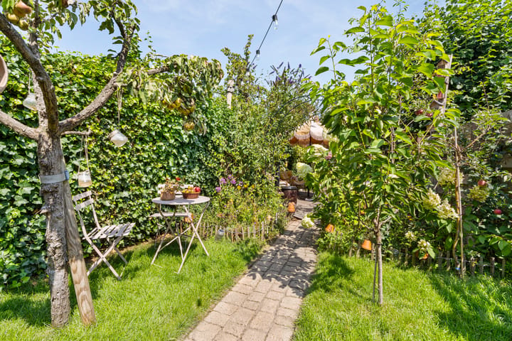 Tussenwoning te koop: Bavelselaan 43, Breda