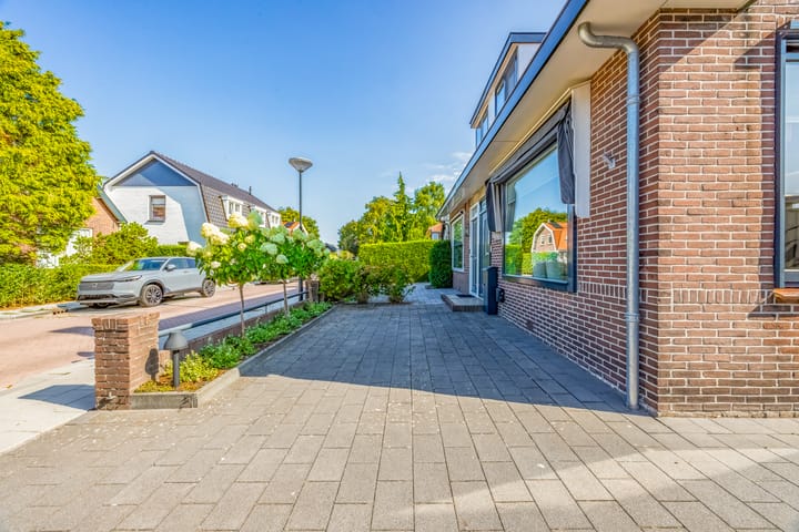 Twee-onder-één-kap te koop: Prinses Irenestraat 3, Loosdrecht