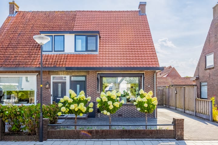 Twee-onder-één-kap te koop: Prinses Irenestraat 3, Loosdrecht