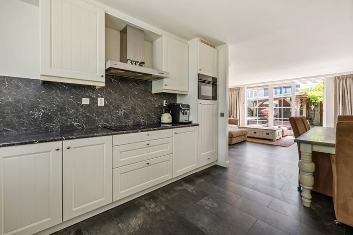 Hoekwoning te koop: Couperusweg 50, Almere