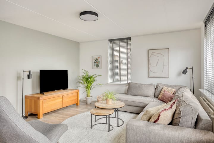 Tussenwoning te koop: De Lindenhof 11, Zevenaar