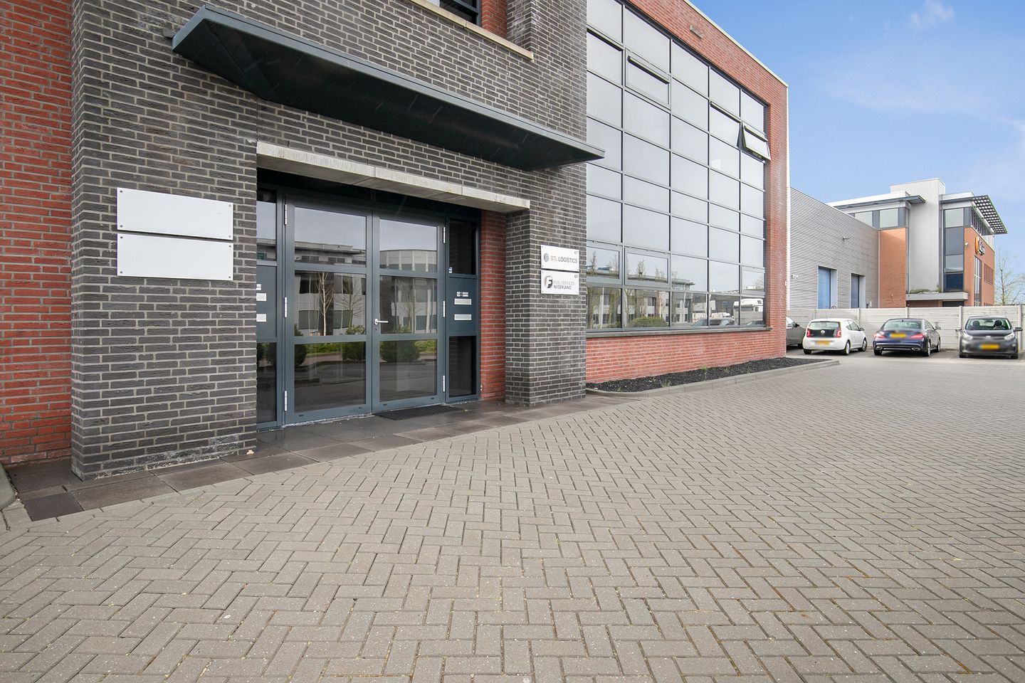 View photo 2 of Escudostraat 6-a