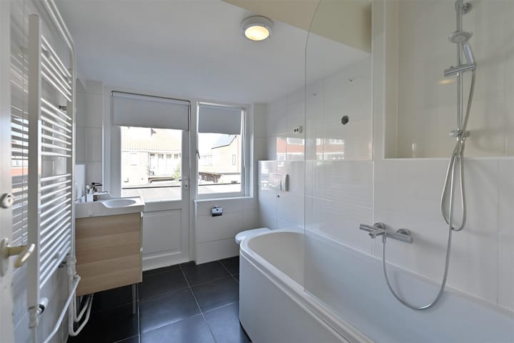 Tussenwoning te koop: Hazenstraat 15, Hilversum