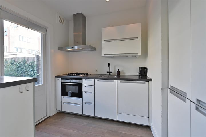 Tussenwoning te koop: Hazenstraat 15, Hilversum