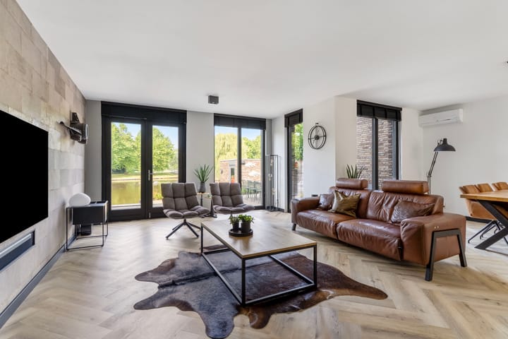 Tussenwoning te koop: Lambikstraat 12, Almere