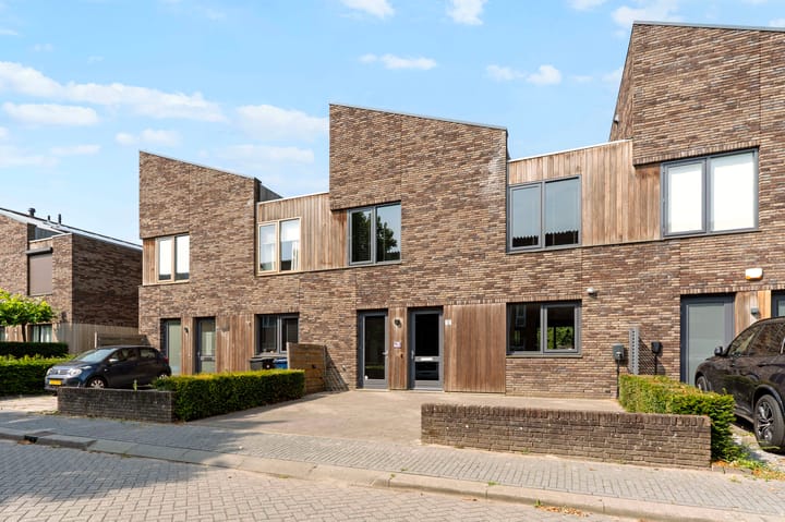 Tussenwoning te koop: Lambikstraat 12, Almere