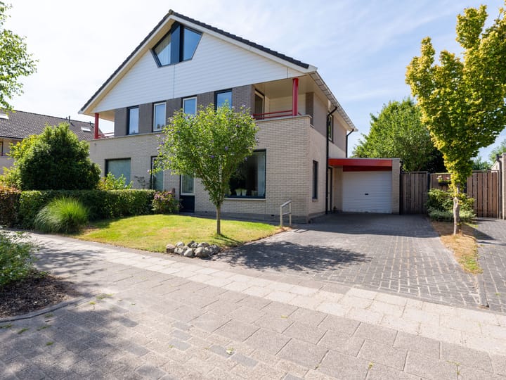 Twee-onder-één-kap te koop: Waterlelie 31, Drachten