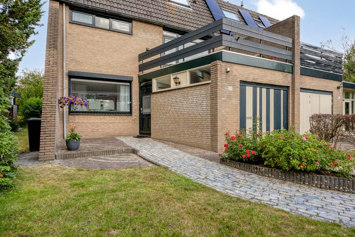 Twee-onder-één-kap te koop: de Blauwe Wereld 55, Muiden