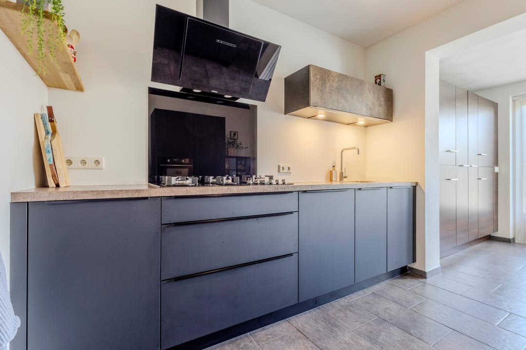 Photo 32 of Emmastraat 80