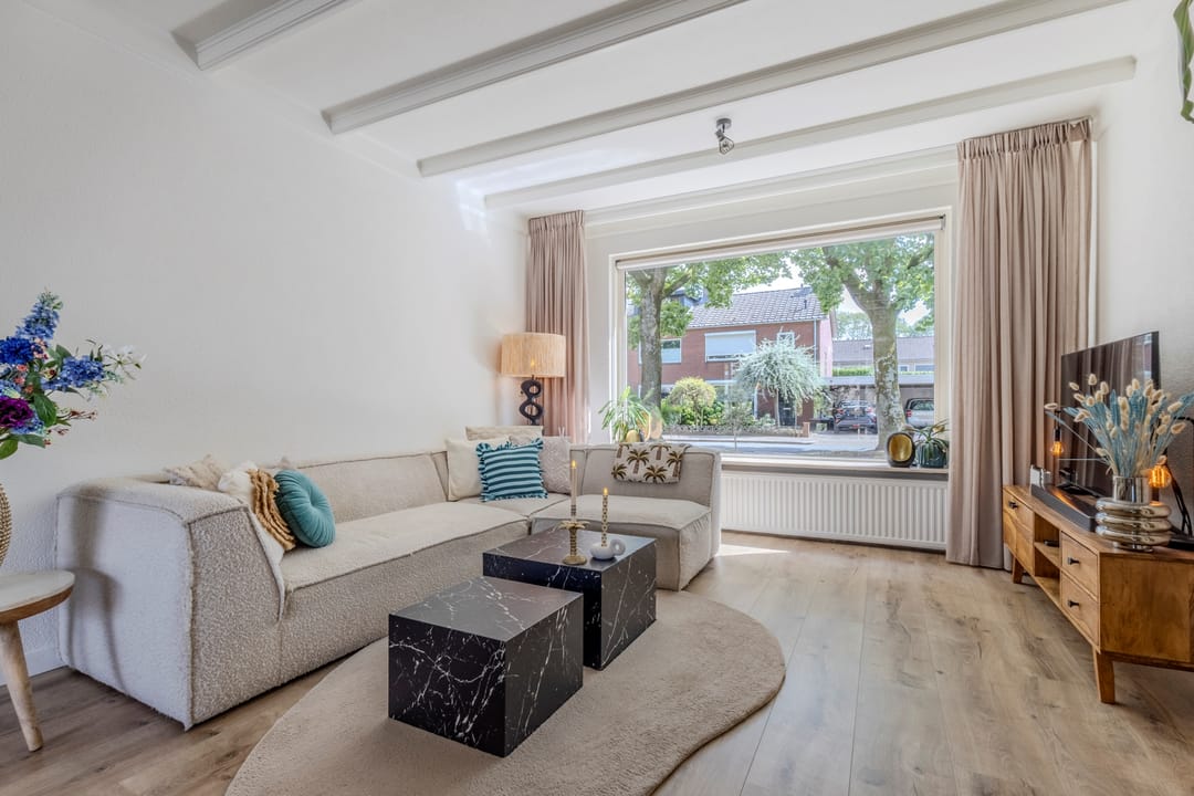 Photo 11 of Emmastraat 80