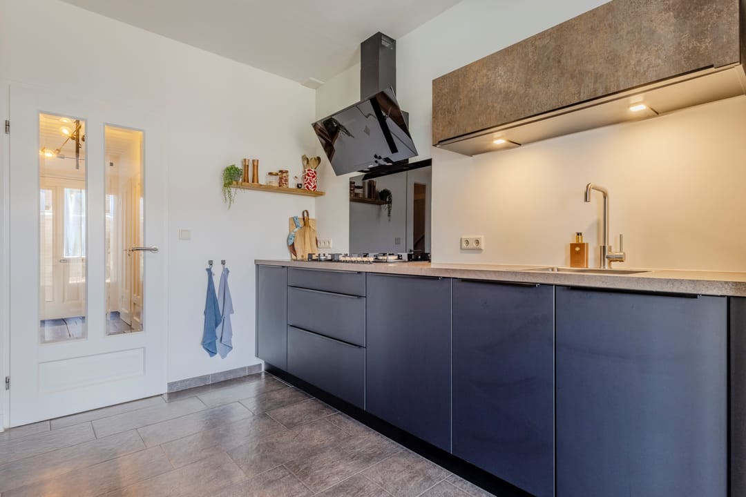 Photo 31 of Emmastraat 80