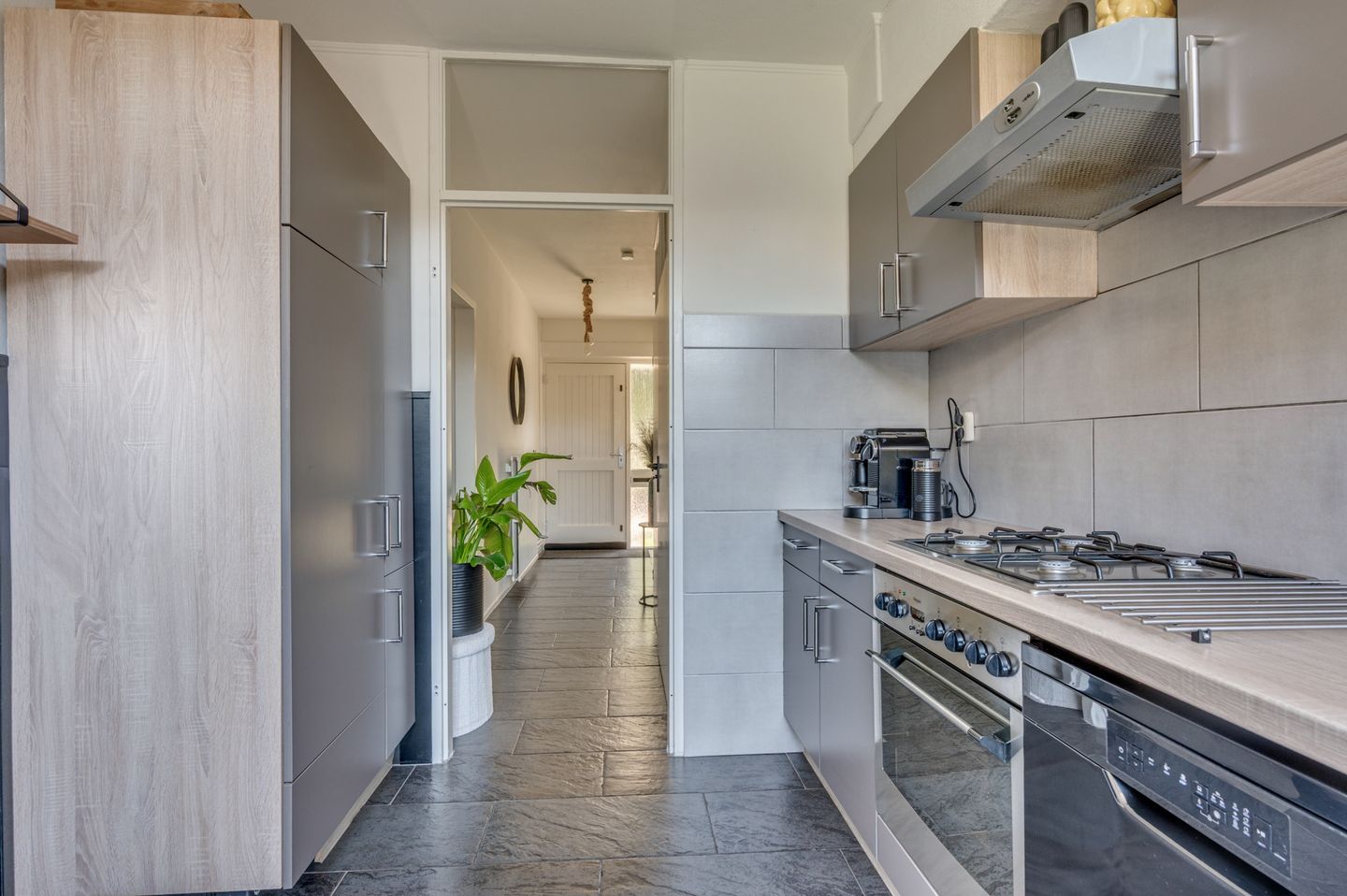 Photo 14 of Burg van Leentstraat 80
