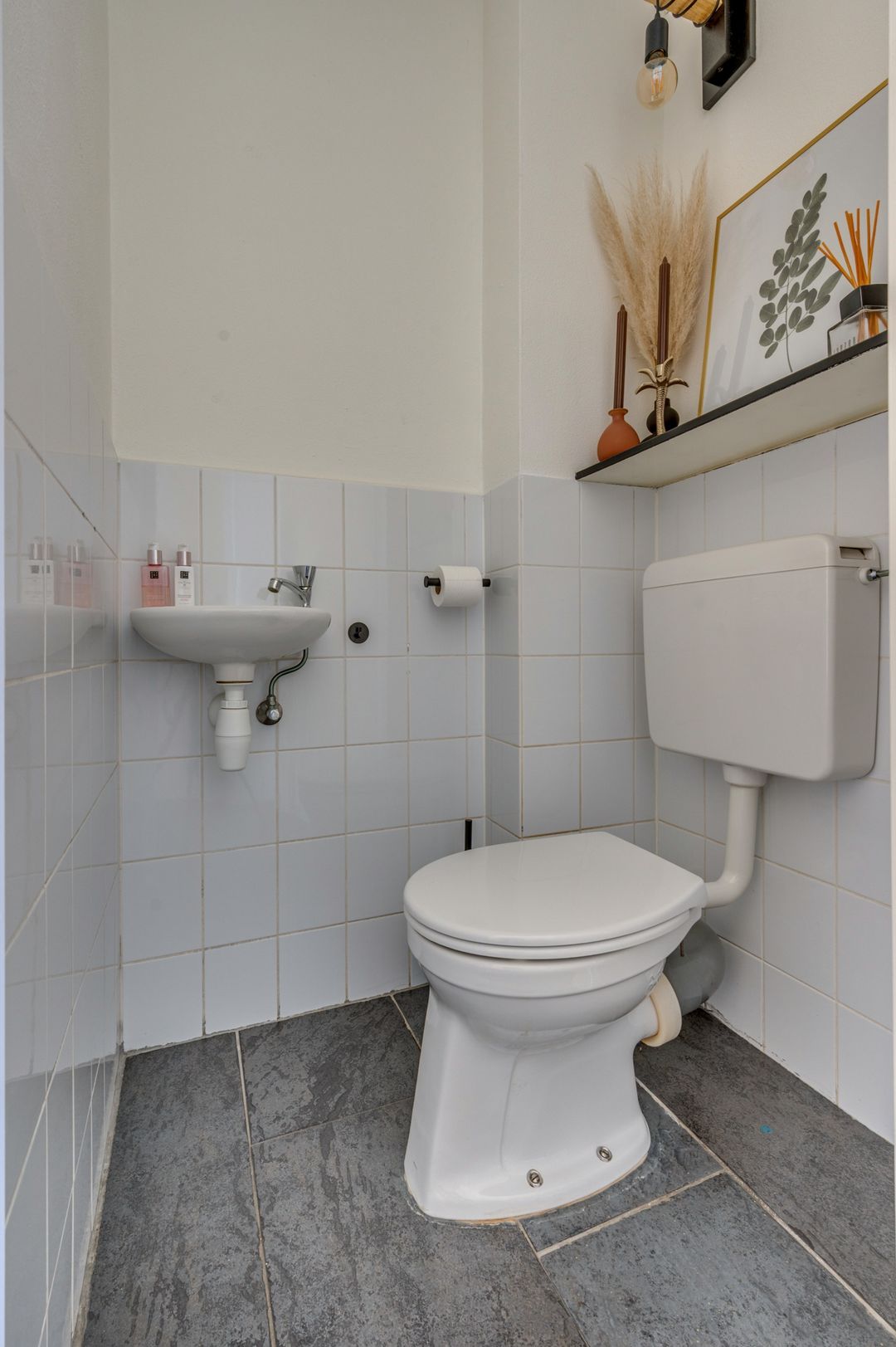 Photo 16 of Burg van Leentstraat 80