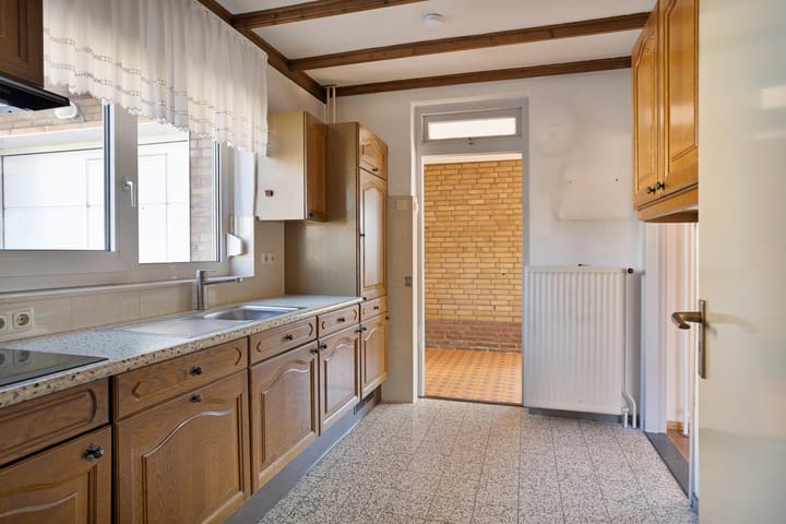 Vrijstaande woning te koop: Burgemeester Visschersstraat 83, Ulestraten
