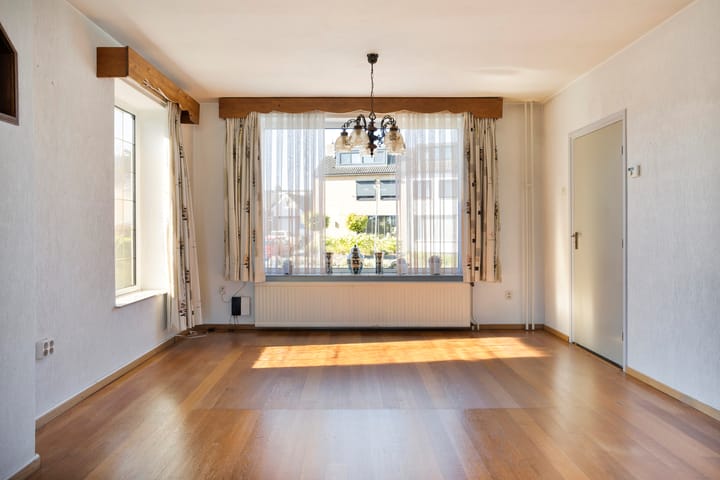 Vrijstaande woning te koop: Burgemeester Visschersstraat 83, Ulestraten