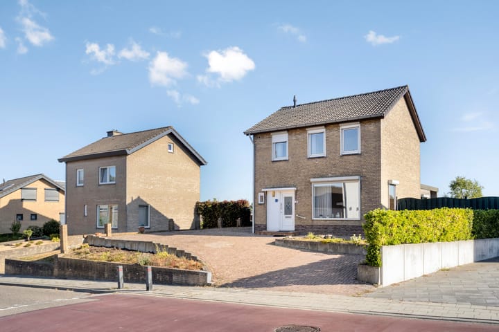 Vrijstaande woning te koop: Burgemeester Visschersstraat 83, Ulestraten