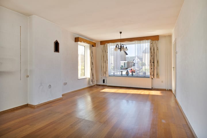 Vrijstaande woning te koop: Burgemeester Visschersstraat 83, Ulestraten