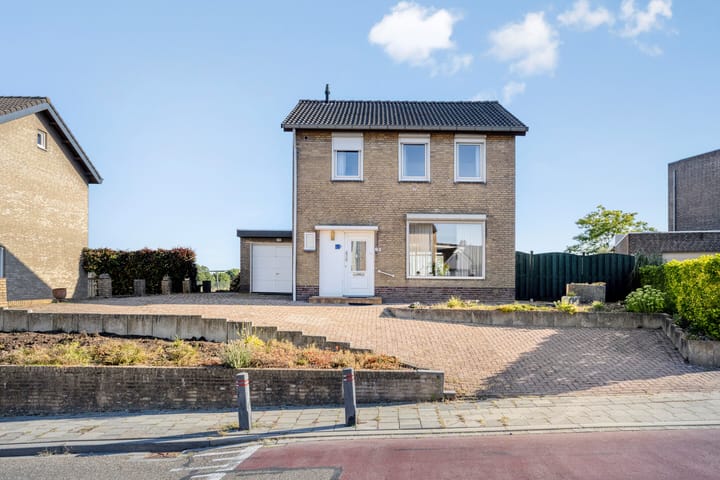 Vrijstaande woning te koop: Burgemeester Visschersstraat 83, Ulestraten