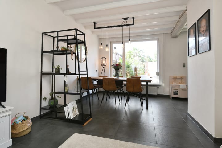 Tussenwoning te koop: Anna van Burenstraat 32, Weert
