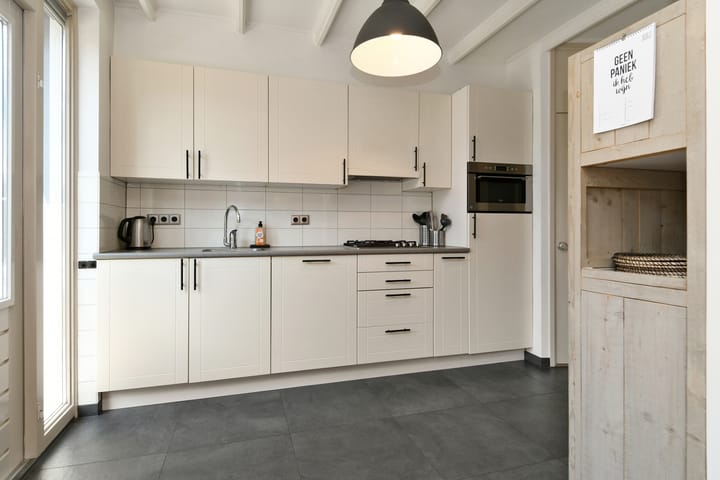 Tussenwoning te koop: Anna van Burenstraat 32, Weert