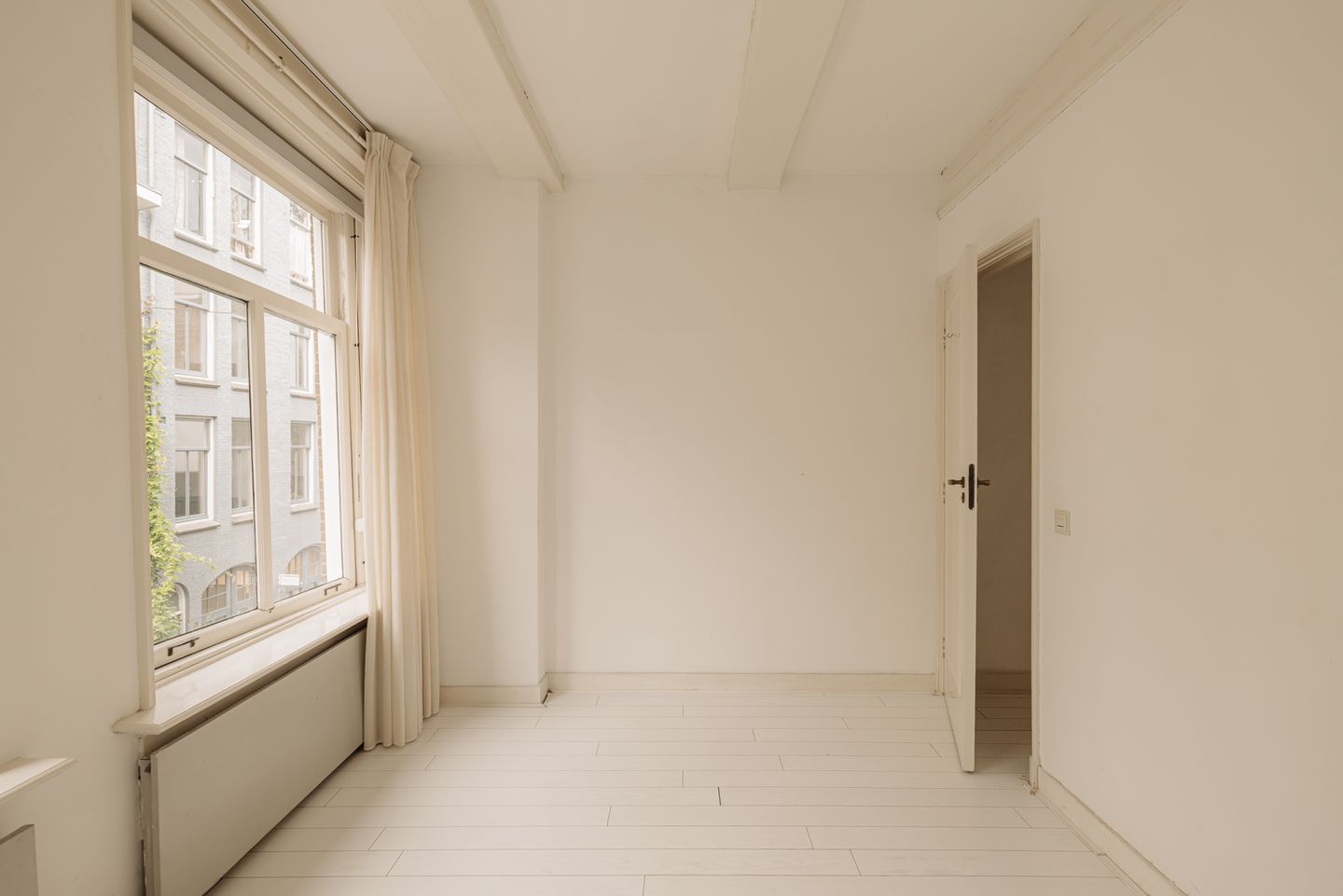 Photo 19 of Lange Leidsedwarsstraat 135-A