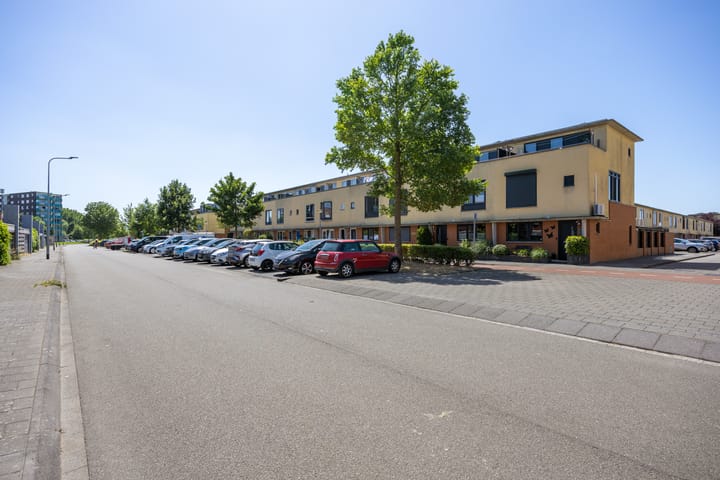 Tussenwoning te koop: James Baldwinstraat 30, Groningen