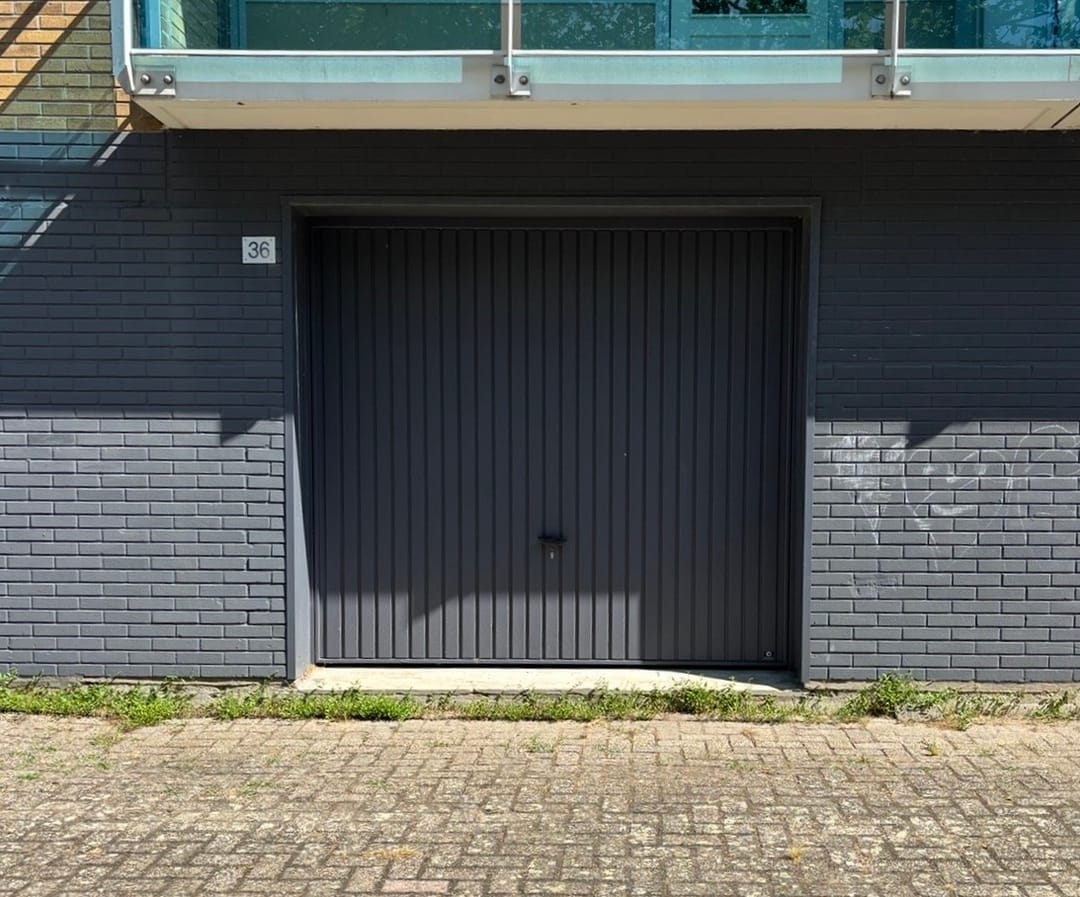 Photo 1 of Plutostraat 36